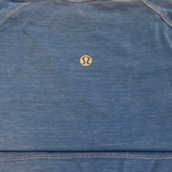 Women’s Blue Lululemon Lightweight Shirt Size 4 - Picture 4 of 4